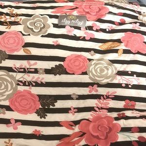 Itzy ritzy 4 in 1 car seat, nursing cover, cart cover, scarf